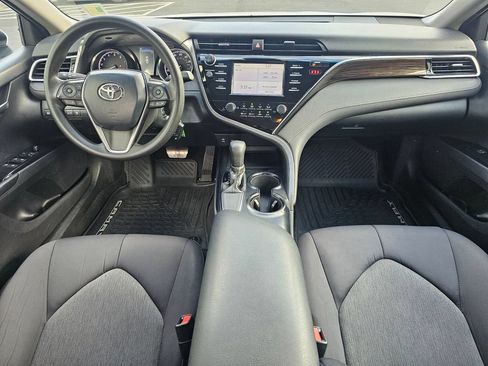 Used 2018 Toyota Camry LE FWD image 17
