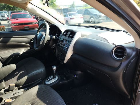 Used 2017 Nissan Versa SV FWD image 17