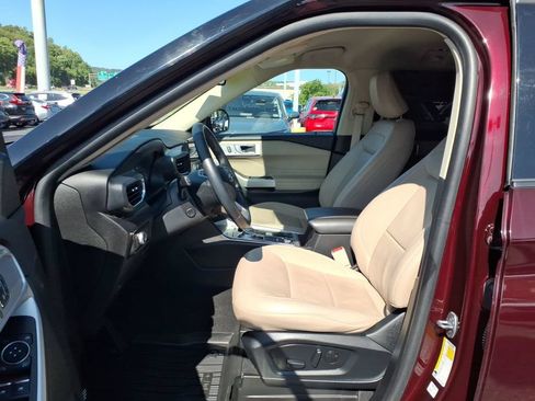 Used 2022 Ford Explorer Limited w/ Equipment Group 301A AWD/4WD image 14