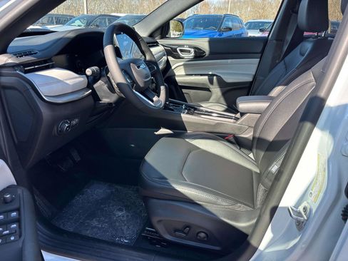 New 2026 Jeep Compass Limited w/ Sun, Sound & Navigation Group image 9