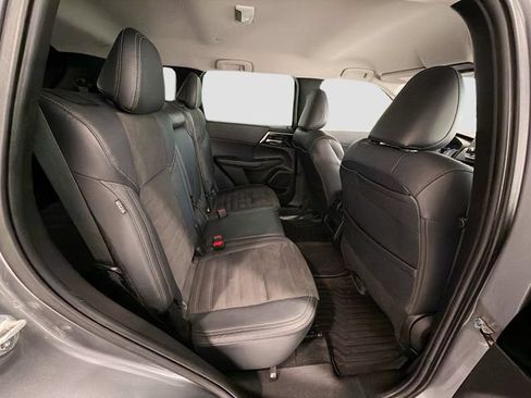 Used 2023 Mitsubishi Outlander SE AWD/4WD image 23