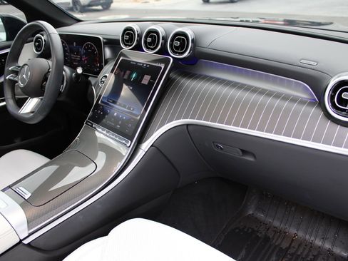 Used 2024 Mercedes-Benz GLC 300 4MATIC image 28