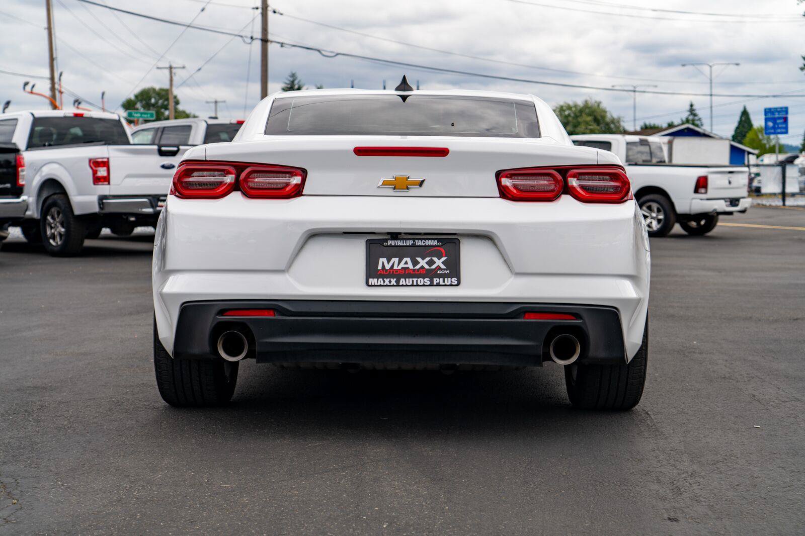 Used 2023 Chevrolet Camaro LT RWD image 11