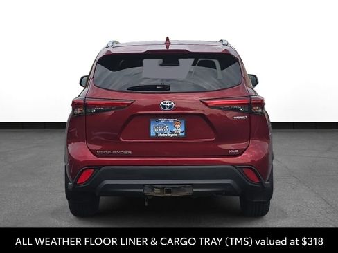 Used 2020 Toyota Highlander XLE AWD/4WD image 7