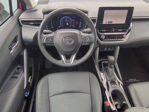Used 2023 Toyota Corolla Cross XLE w/ Convenience Package FWD image 15