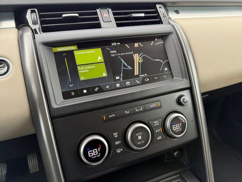 Used 2020 Land Rover Discovery Landmark image 17