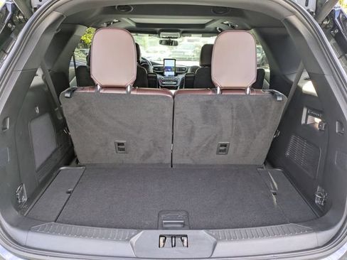 Used 2020 Ford Explorer Platinum w/ Premium Technology Package AWD/4WD image 13