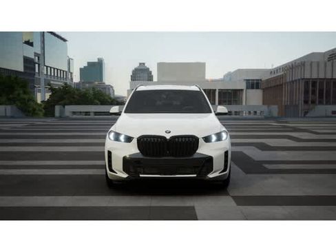 Used 2026 BMW X5 xDrive40i w/ M Sport Package image 3