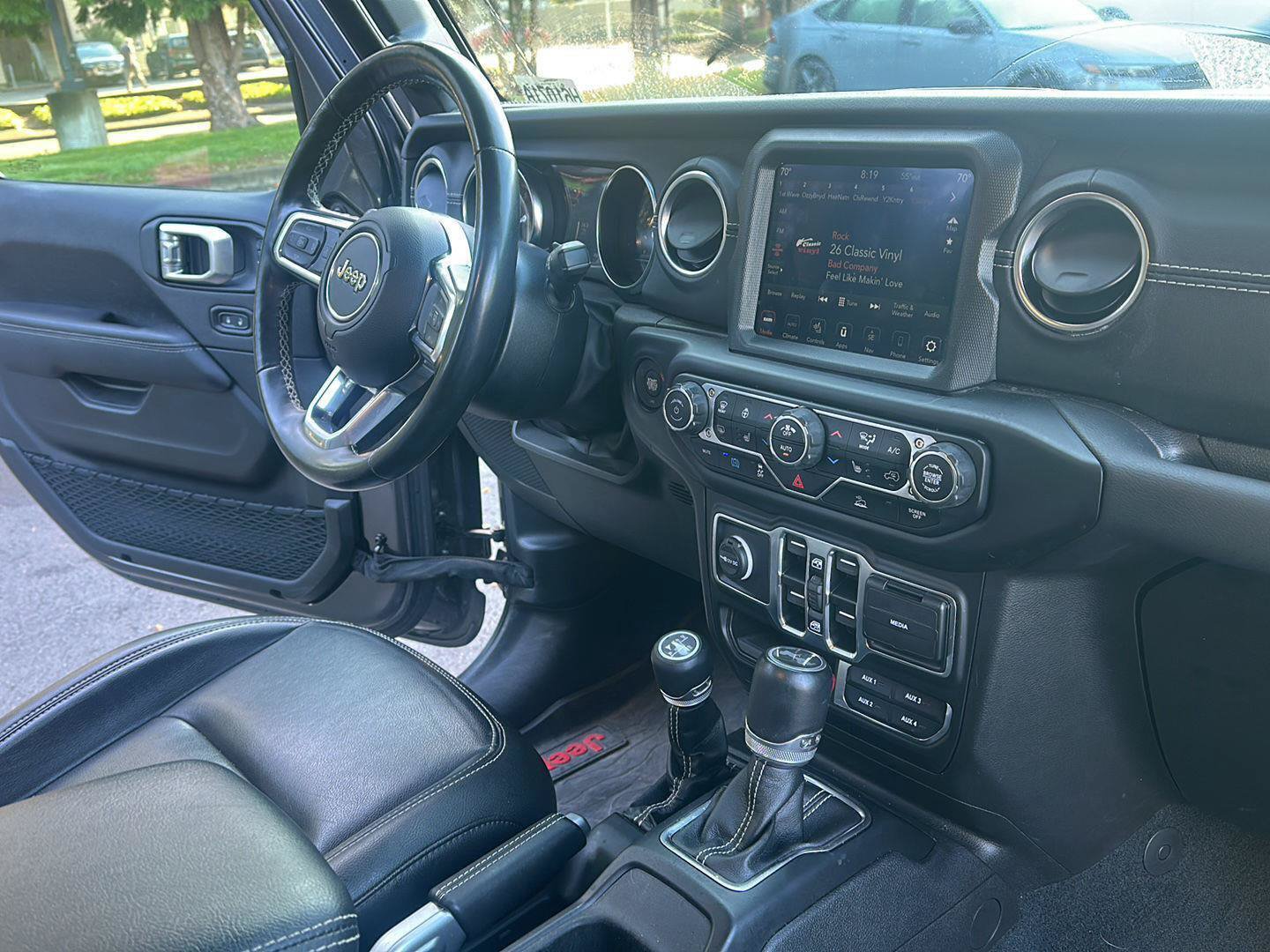 Used 2022 Jeep Wrangler Unlimited Sahara w/ Cold Weather Group AWD/4WD image 12