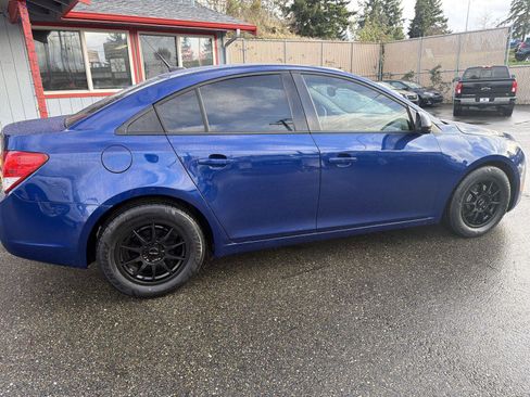 Used 2013 Chevrolet Cruze LS image 8