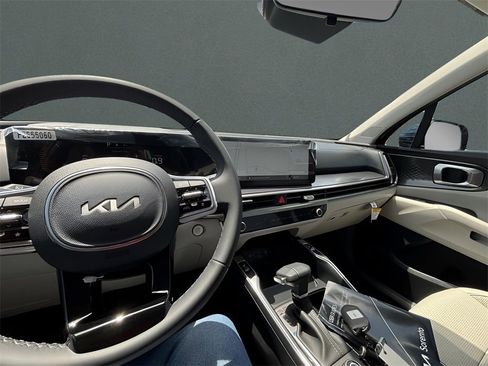 Certified 2025 Kia Sorento S w/ Panoramic Sunroof Package FWD image 23