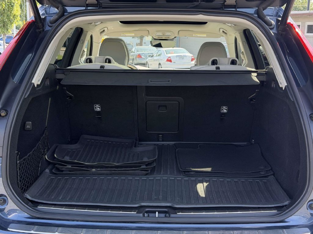 Used 2024 Volvo XC60 T8 Plus w/ Protection Package Premier AWD/4WD image 14