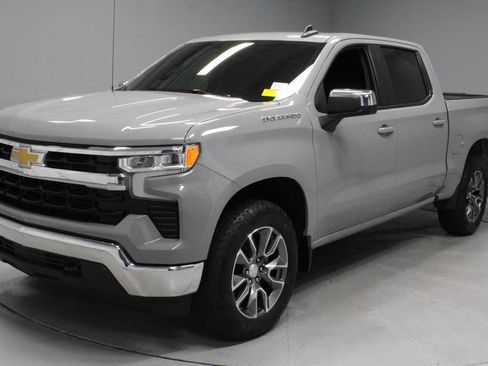 Used 2024 Chevrolet Silverado 1500 LT AWD/4WD image 6