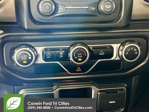 Used 2020 Jeep Gladiator Sport w/ Trailer Tow Package AWD/4WD image 9