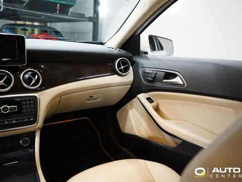 Used 2015 Mercedes-Benz GLA 250 4MATIC image 24