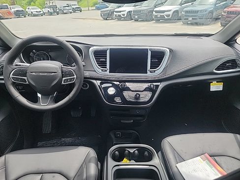 New 2027 Chrysler Pacifica Select w/ Family Tech Group AWD/4WD image 17