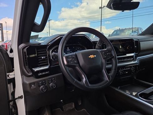 Used 2025 Chevrolet Silverado 3500 High Country w/ Technology Package AWD/4WD image 9