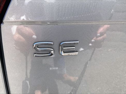 Certified 2023 Volkswagen Tiguan SE w/ Panoramic Sunroof Package FWD image 7