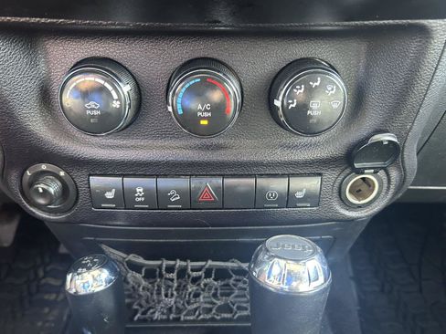 Used 2014 Jeep Wrangler Unlimited Sahara AWD/4WD image 20