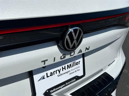 New 2026 Volkswagen Tiguan SEL R-Line AWD/4WD image 23
