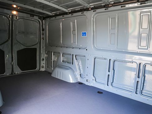 Used 2024 Mercedes-Benz Sprinter 2500 image 17