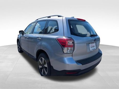 Used 2018 Subaru Forester 2.5i w/ Alloy Wheel Package AWD/4WD image 5