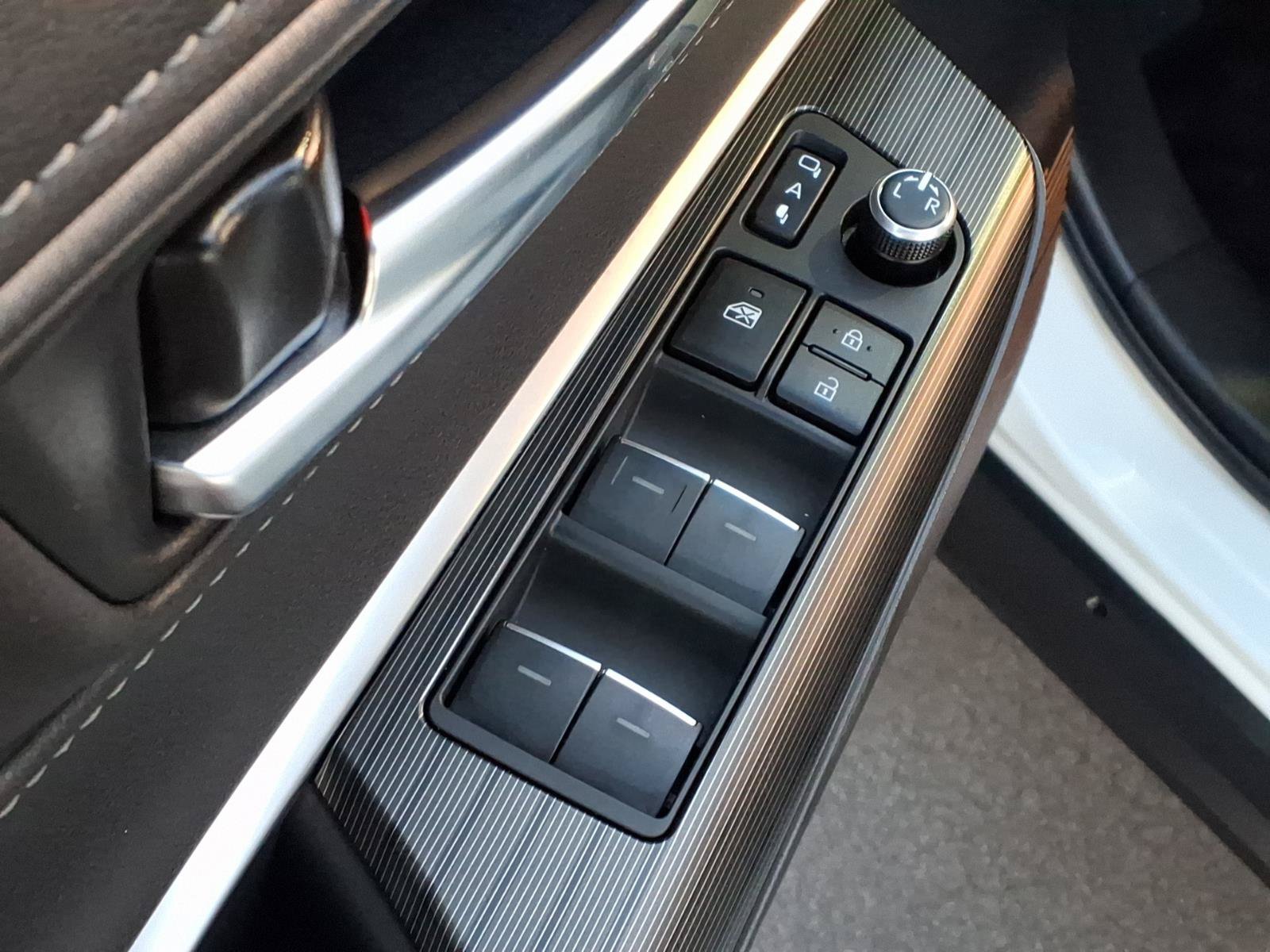 Certified 2023 Toyota Venza Limited AWD/4WD image 14