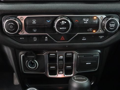 Used 2025 Jeep Gladiator Sport image 19