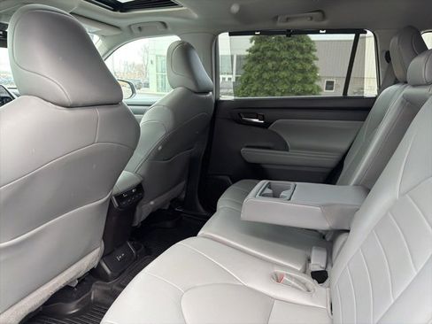 Certified 2022 Toyota Highlander XLE image 39