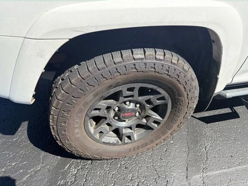 Used 2021 Toyota 4Runner TRD Off-Road Premium w/ Moonroof Package AWD/4WD image 2