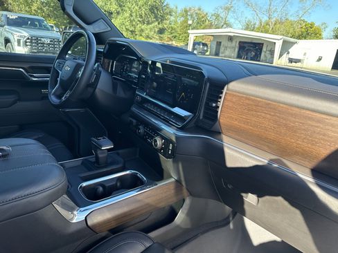 Used 2024 Chevrolet Silverado 1500 High Country image 38