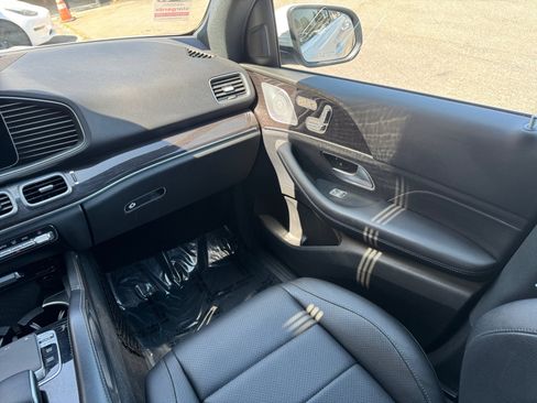 Used 2020 Mercedes-Benz GLE 350 4MATIC w/ Premium Package image 19