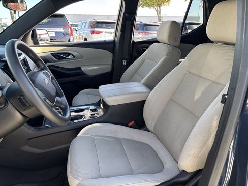 Used 2023 Chevrolet Traverse LS image 21