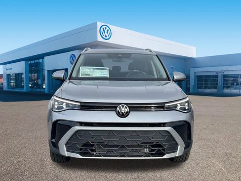 New 2026 Volkswagen Taos SE FWD image 2