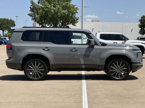Used 2024 Lexus GX 550 w/ Accessory Package (2T) AWD/4WD image 3