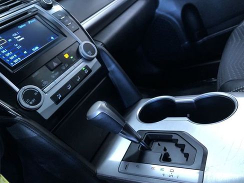 Used 2012 Toyota Camry SE w/ Preferred Accessory Pkg FWD image 29