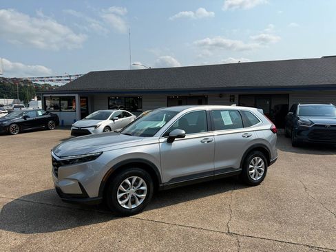 Used 2023 Honda CR-V LX image 3
