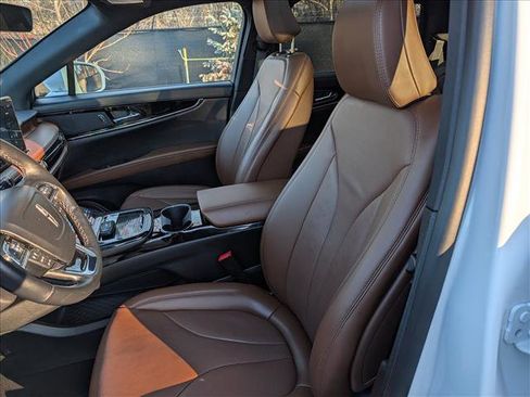 Certified 2023 Lincoln Nautilus Reserve image 29