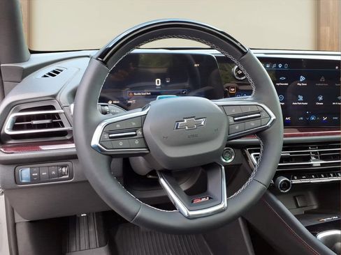 New 2026 Chevrolet Traverse Z71 w/ Enhanced Driving Package AWD/4WD image 3