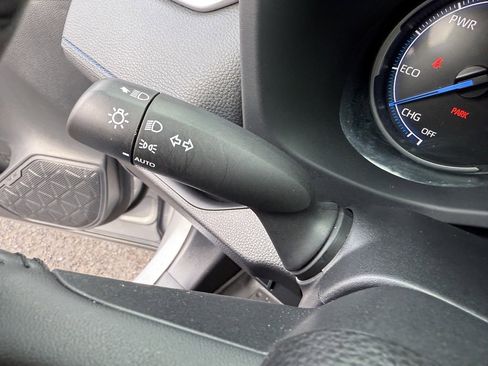 Used 2023 Toyota RAV4 SE image 33