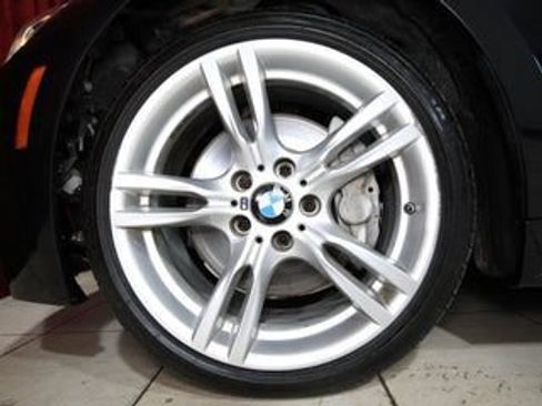 Used 2018 BMW 330i Sedan w/ M Sport Package RWD image 7