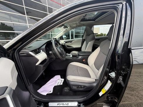 Used 2025 Toyota RAV4 XLE w/ Convenience Package FWD image 26
