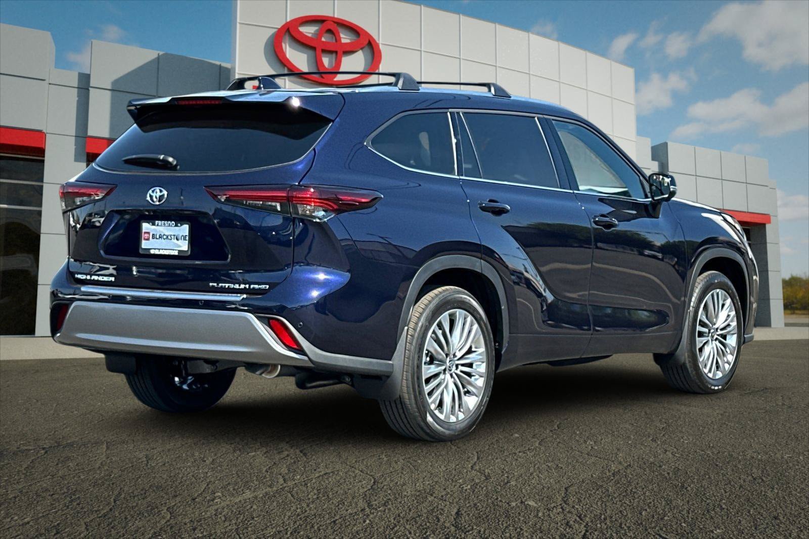 Certified 2026 Toyota Highlander Platinum AWD/4WD image 3