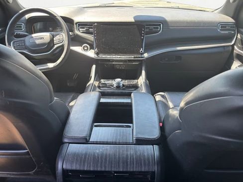 Used 2024 Jeep Wagoneer Series II w/ Flexible Seating Group AWD/4WD image 10