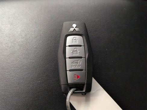 Used 2024 Mitsubishi Outlander SE image 22