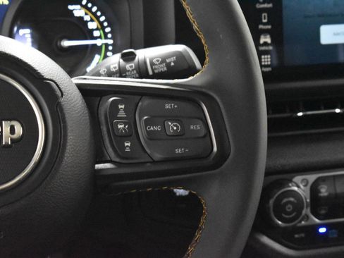 Used 2024 Jeep Wrangler Unlimited AWD/4WD image 8
