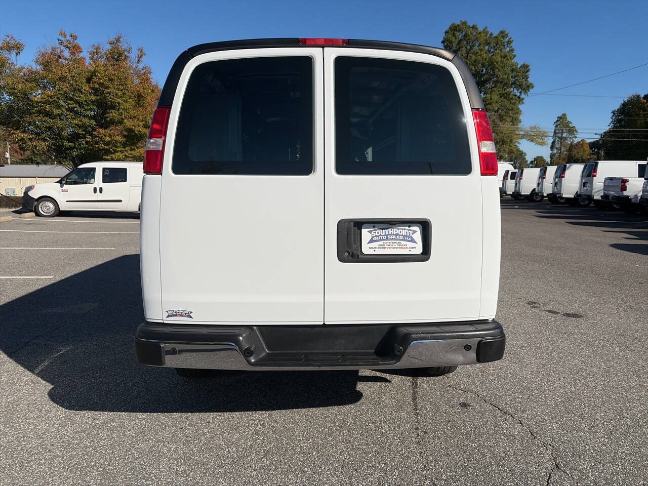 Used 2022 Chevrolet Express 3500 Extended w/ Driver Convenience Package RWD image 8