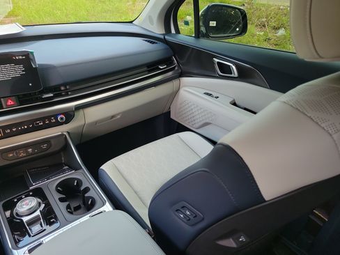 New 2027 Kia Carnival SX w/ Dark Edition Package FWD image 10