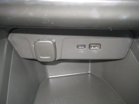 Used 2026 Chevrolet Trax LS w/ LS Convenience Package FWD image 16