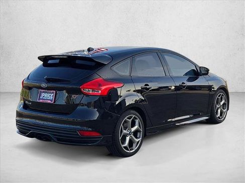Used 2018 Ford Focus ST FWD image 5